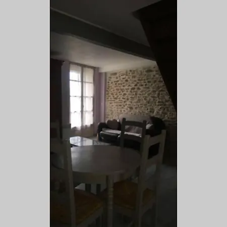 Апартаменты Le Petit Ormeau Attenant A La Tour Du Portail Neuf Laure-Minervois